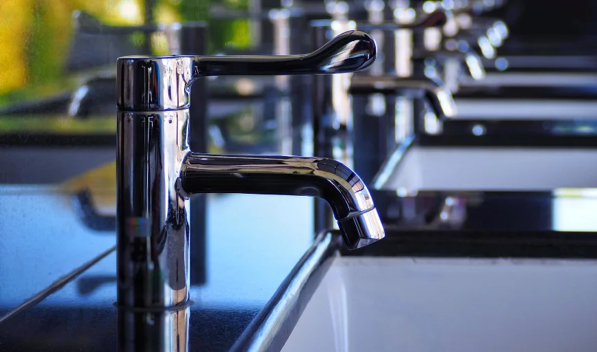 Commercial sink faucet installation and plumbing fixtures – Plumber Pro Dallas