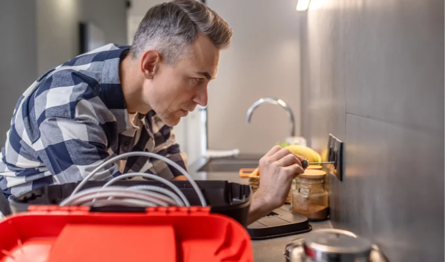 Plumber performing advanced leak detection inspection – Plumber Pro Dallas